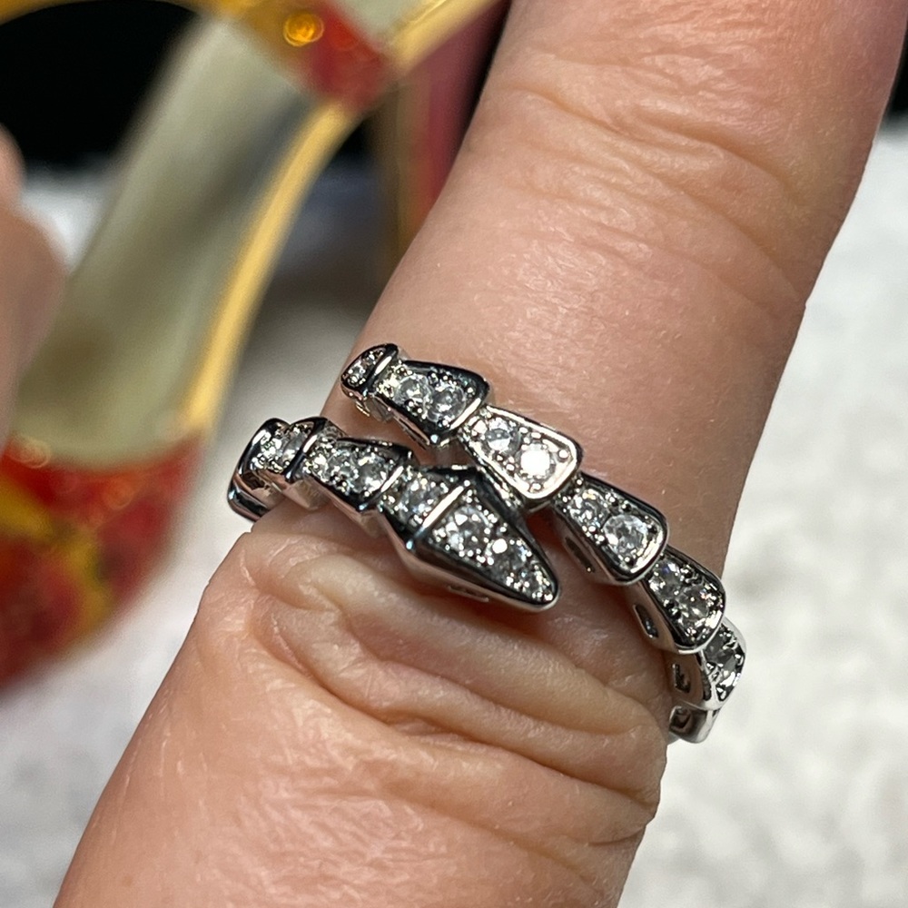 Cute rhinestone and silver SNAKE ring-fashion